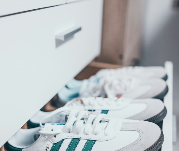 Nowoczesna szafka na buty do przedpokoju – zadbaj o swoją wygodę